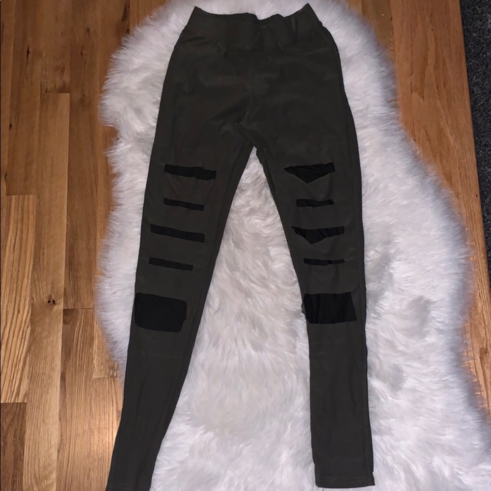 🛑🛑SOLD🛑🛑Army Green Leggings